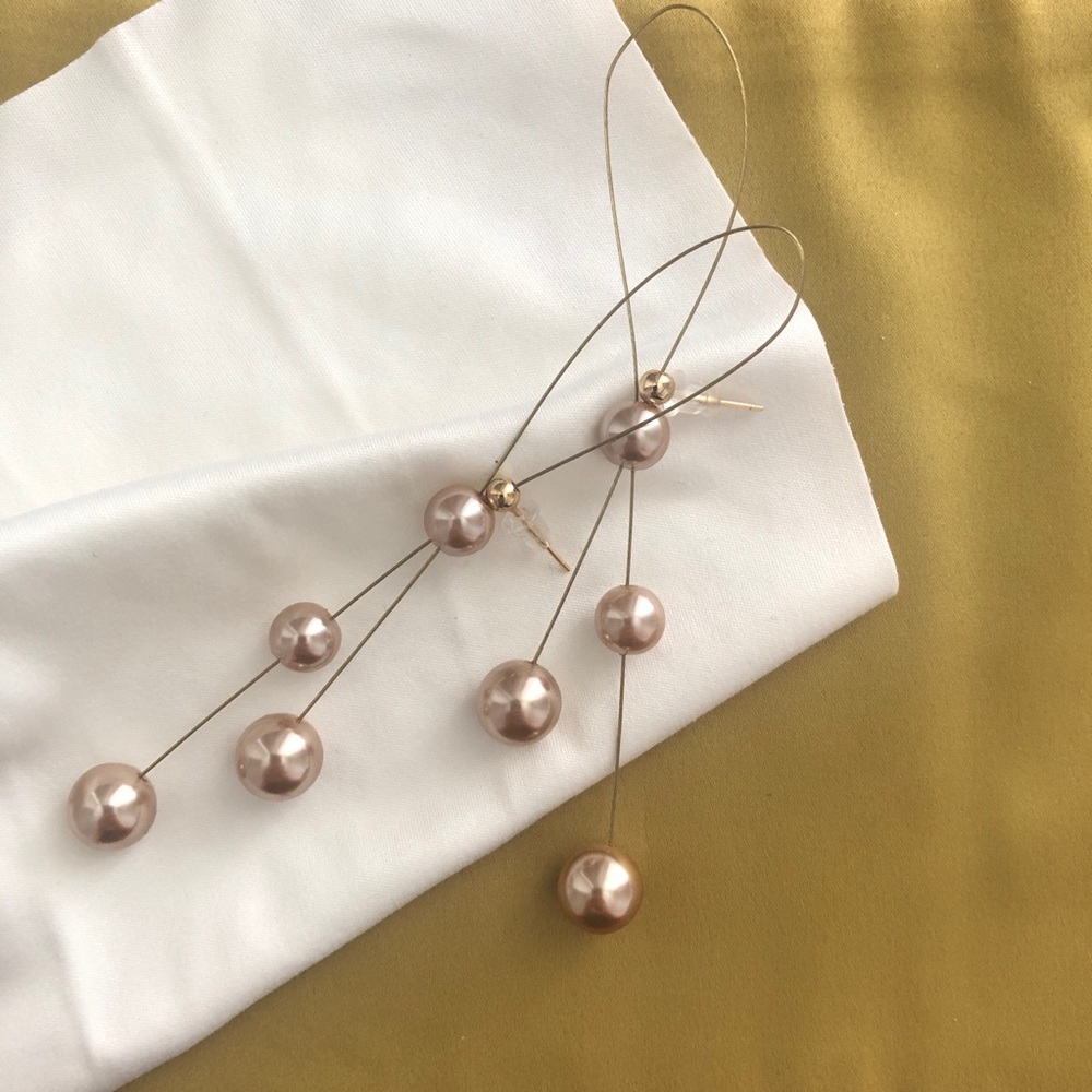 Long pearl earrings Rosy color